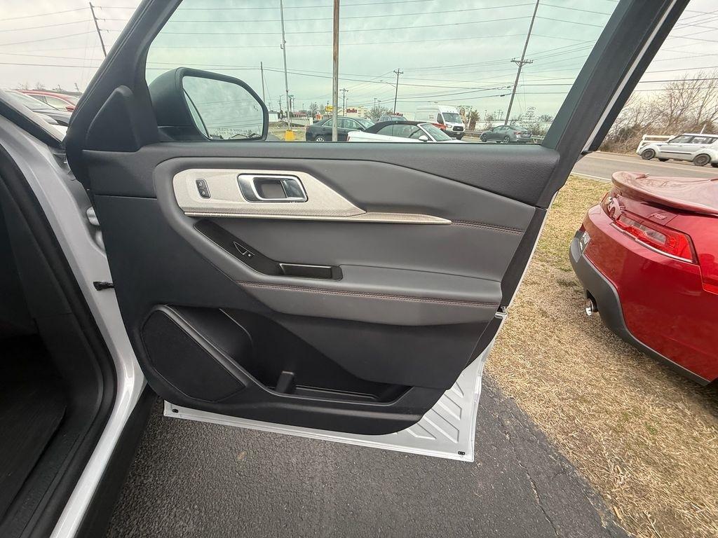 Ford Explorer Active 2025