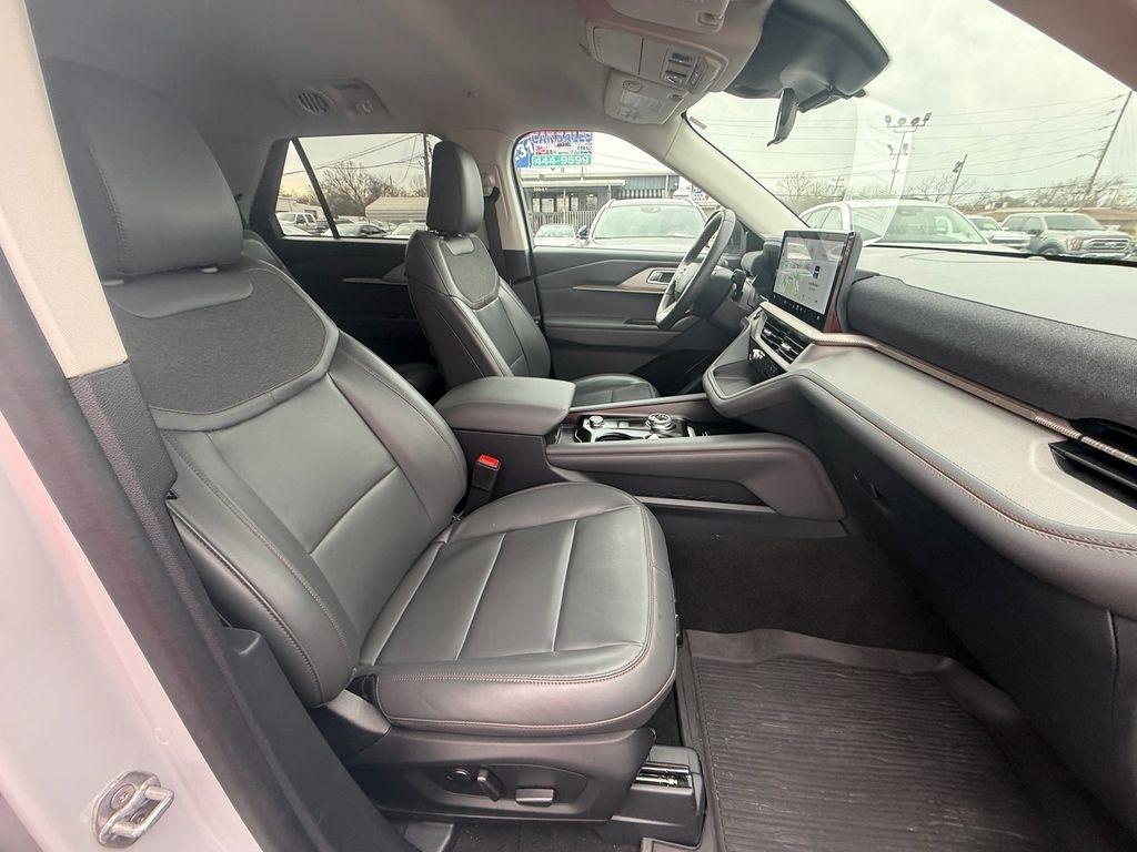 Ford Explorer Active 2025