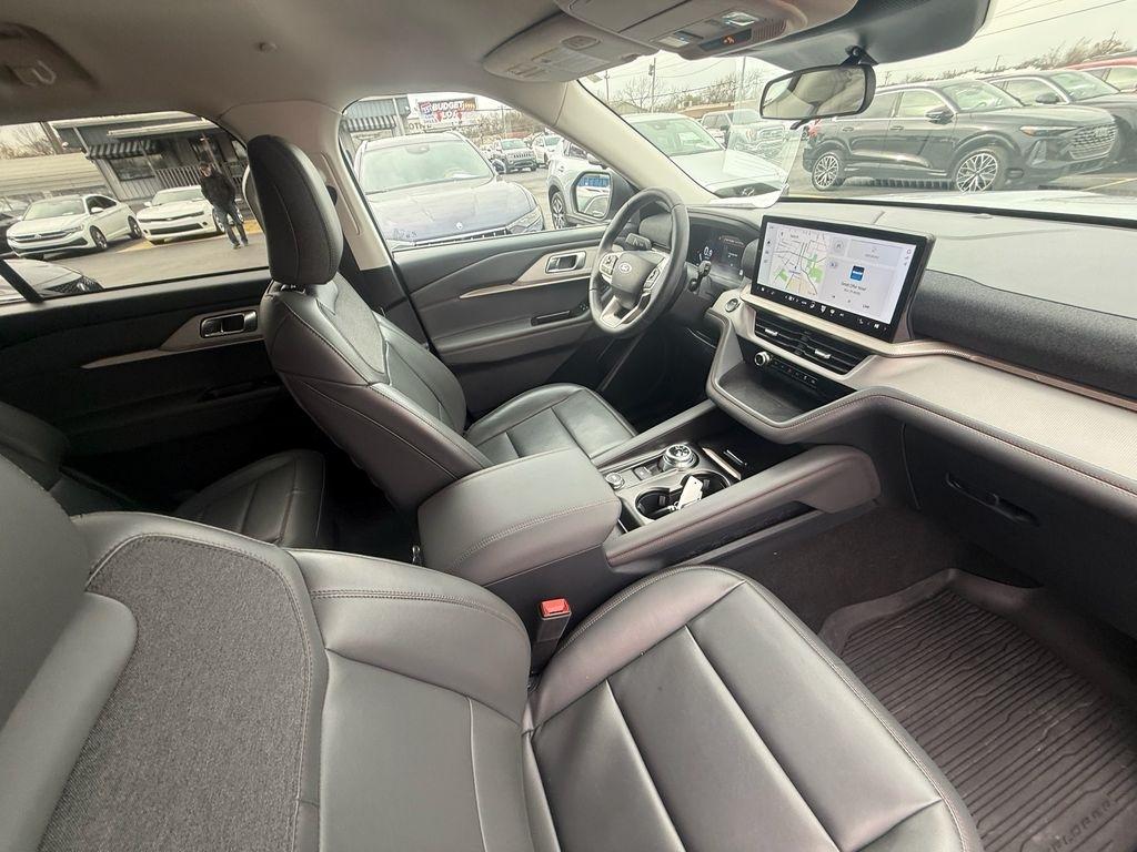 Ford Explorer Active 2025