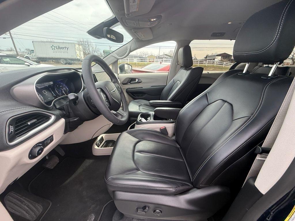 Chrysler Pacifica Touring L AWD 2023