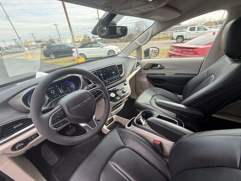 Chrysler Pacifica Touring L AWD 2023