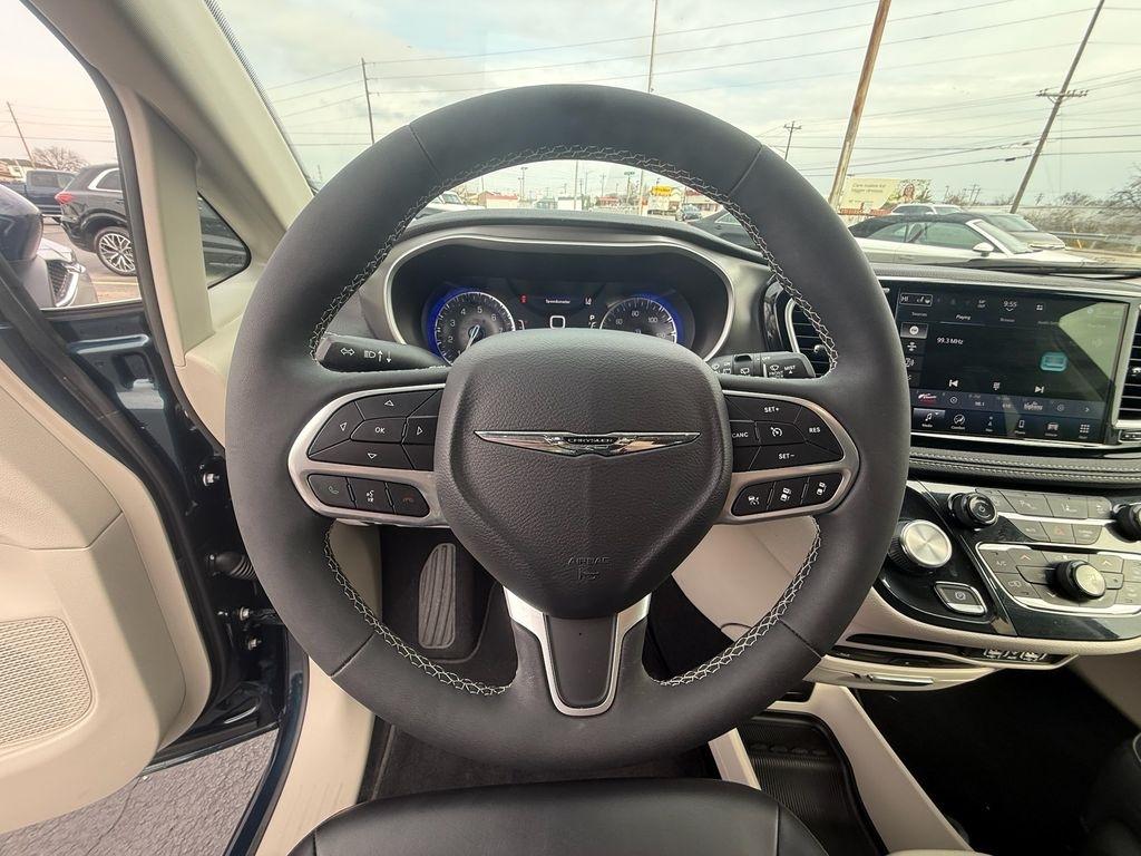 Chrysler Pacifica Touring L AWD 2023