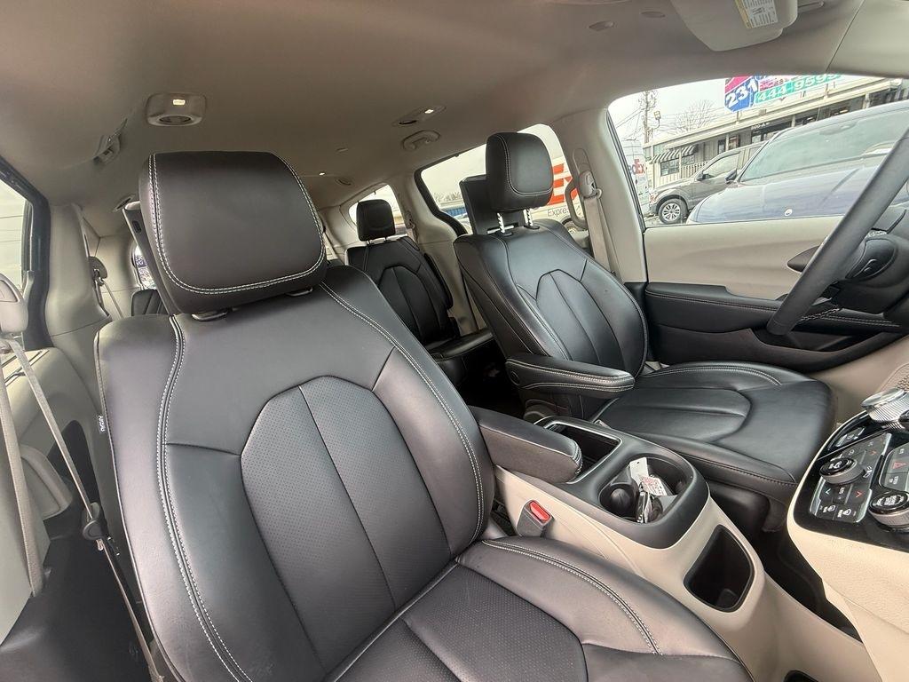 Chrysler Pacifica Touring L AWD 2023