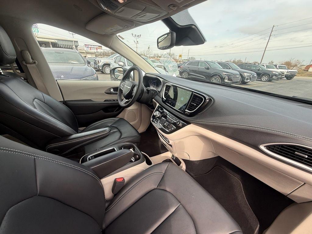 Chrysler Pacifica Touring L AWD 2023