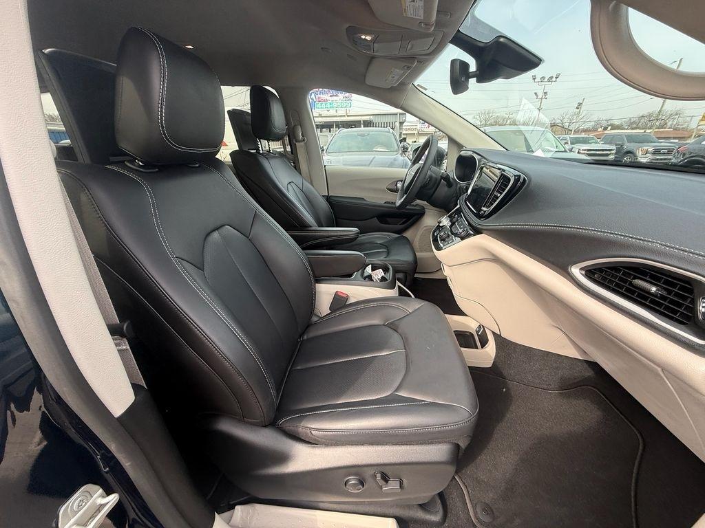 Chrysler Pacifica Touring L AWD 2023