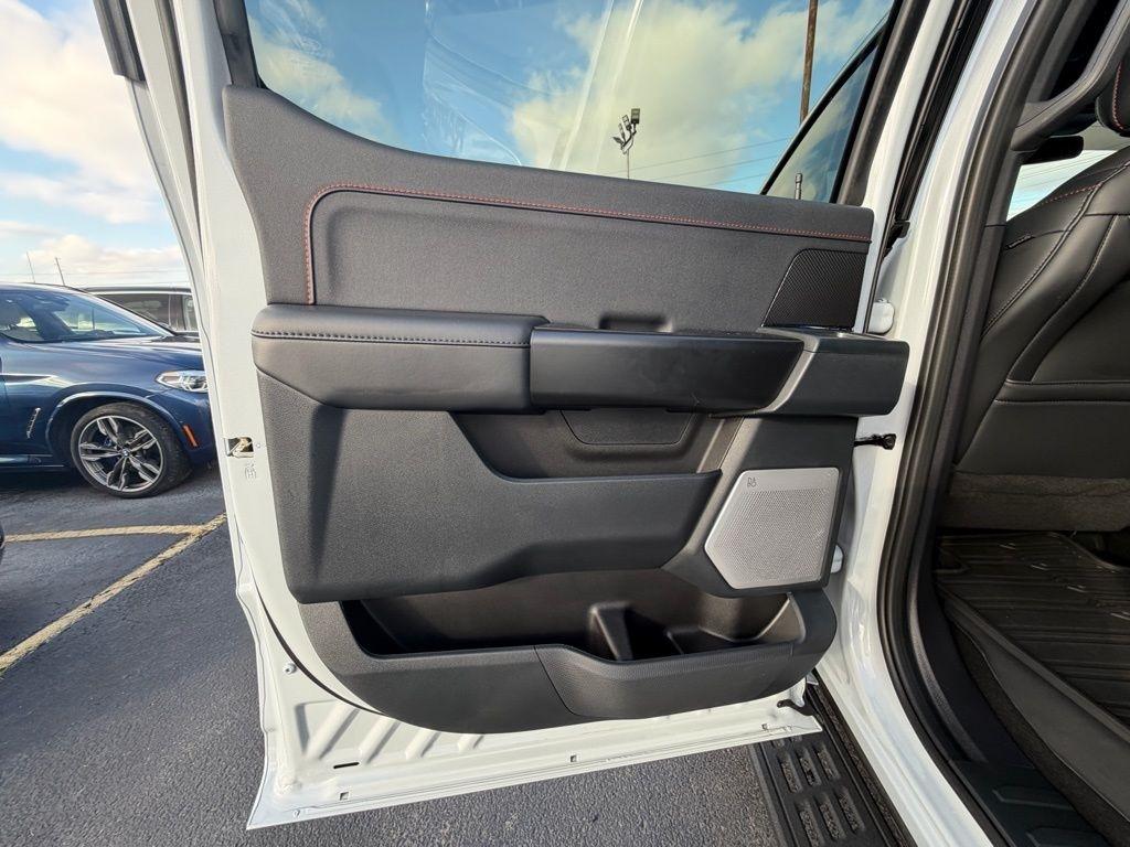 Ford F-150 Raptor SuperCrew 4WD 2025