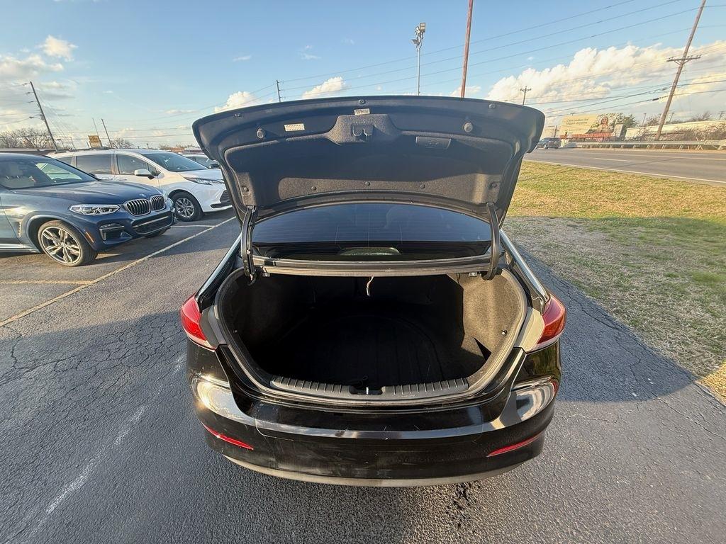 Hyundai Elantra Value Edition 6A 2017