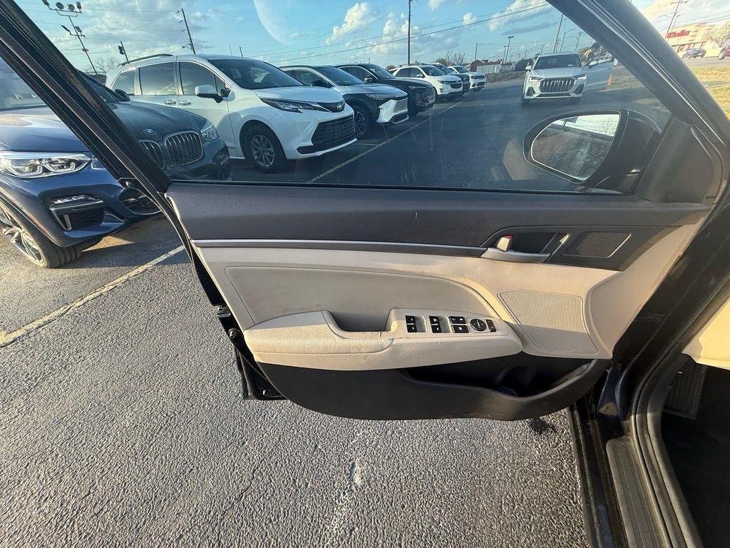 Hyundai Elantra Value Edition 6A 2017