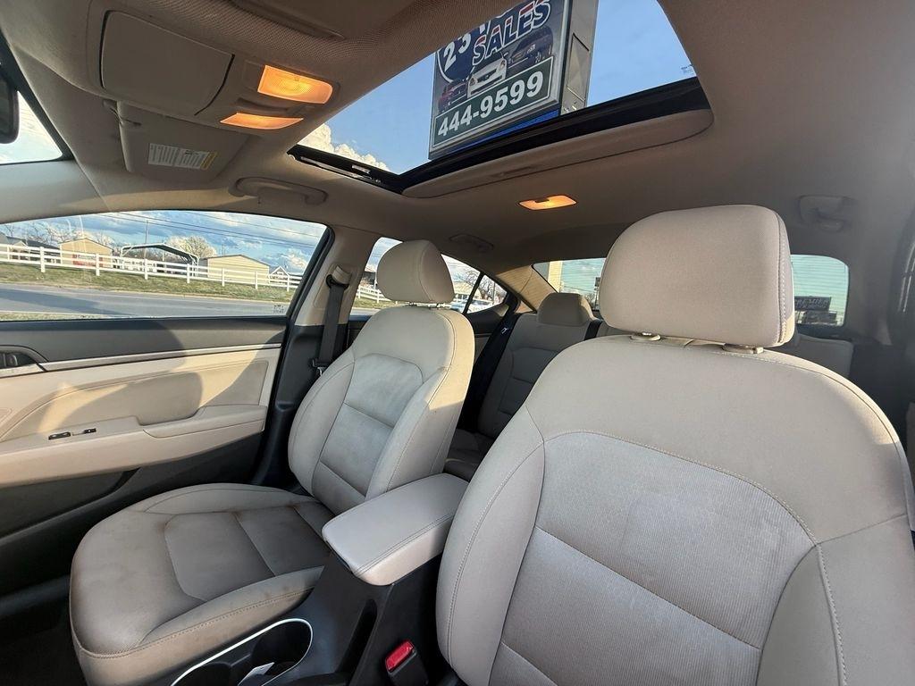 Hyundai Elantra Value Edition 6A 2017