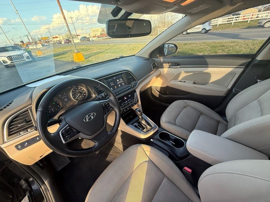 Hyundai Elantra Value Edition 6A 2017