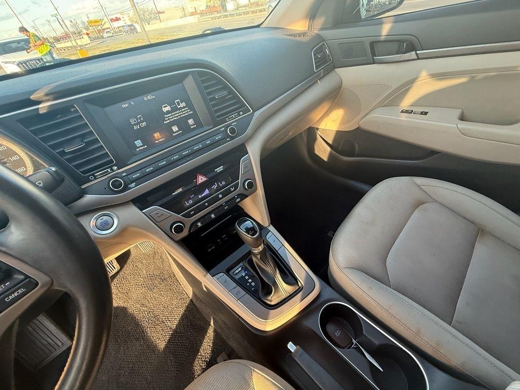 Hyundai Elantra Value Edition 6A 2017