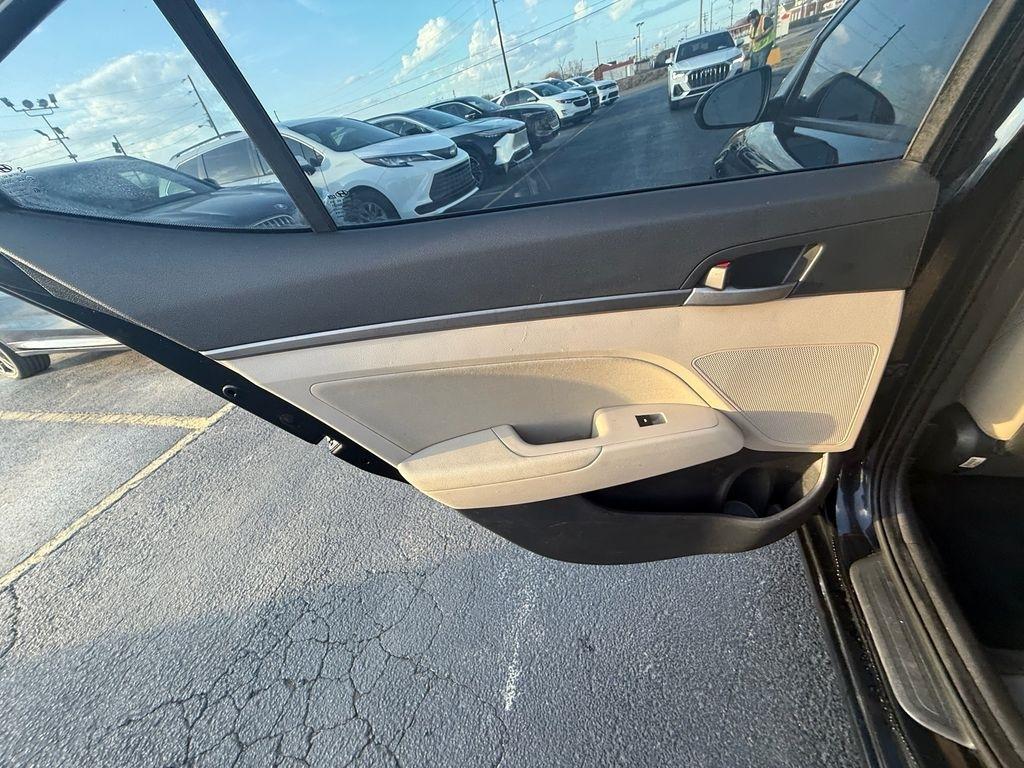 Hyundai Elantra Value Edition 6A 2017