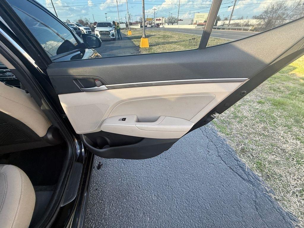 Hyundai Elantra Value Edition 6A 2017