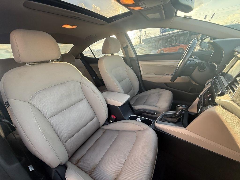 Hyundai Elantra Value Edition 6A 2017