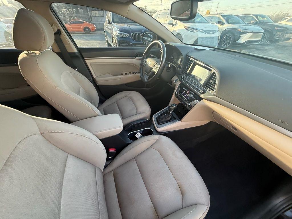 Hyundai Elantra Value Edition 6A 2017