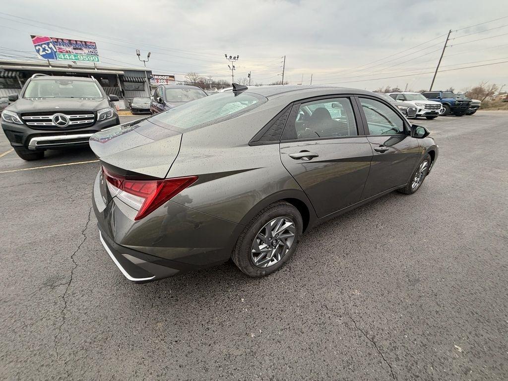Hyundai Elantra Blue Hybrid 2024