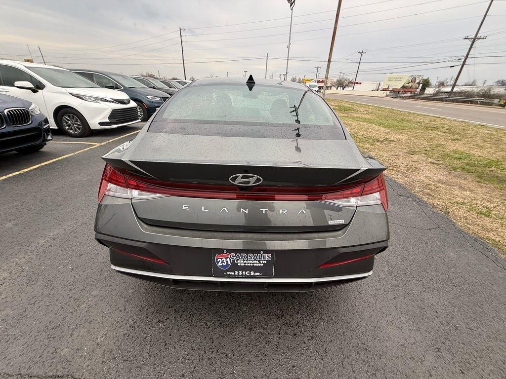 Hyundai Elantra Blue Hybrid 2024