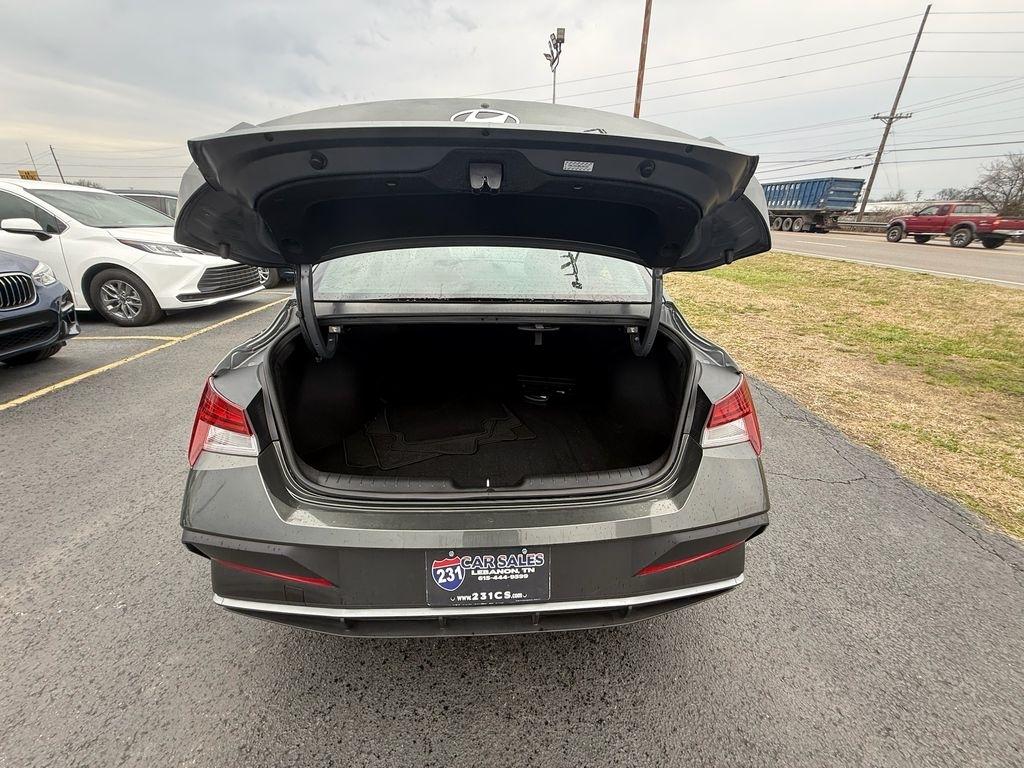 Hyundai Elantra Blue Hybrid 2024