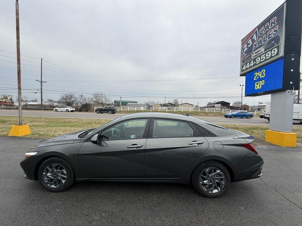 Hyundai Elantra Blue Hybrid 2024