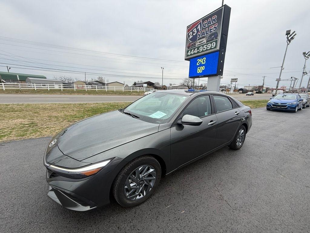 Hyundai Elantra Blue Hybrid 2024