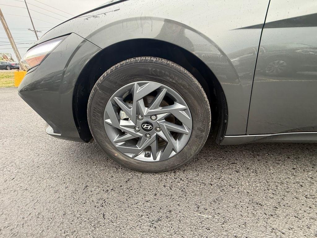 Hyundai Elantra Blue Hybrid 2024