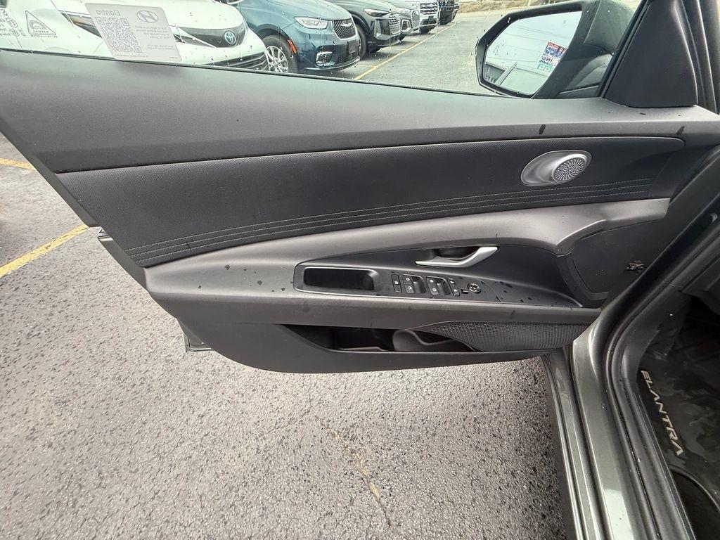 Hyundai Elantra Blue Hybrid 2024