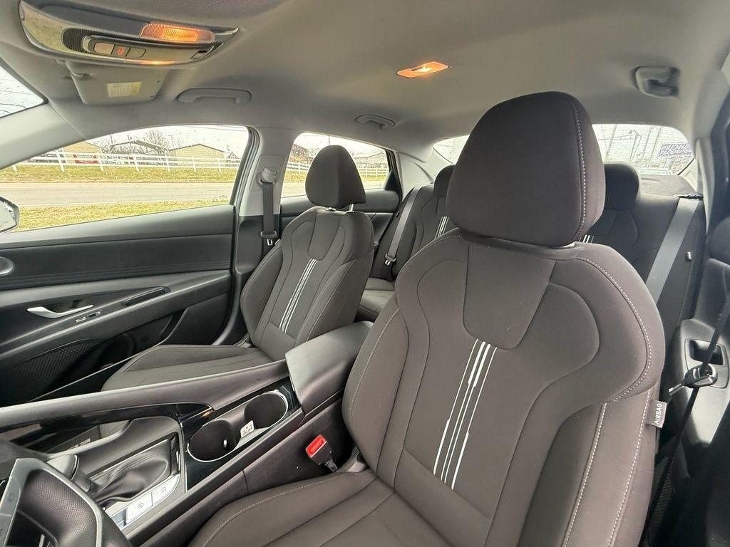 Hyundai Elantra Blue Hybrid 2024