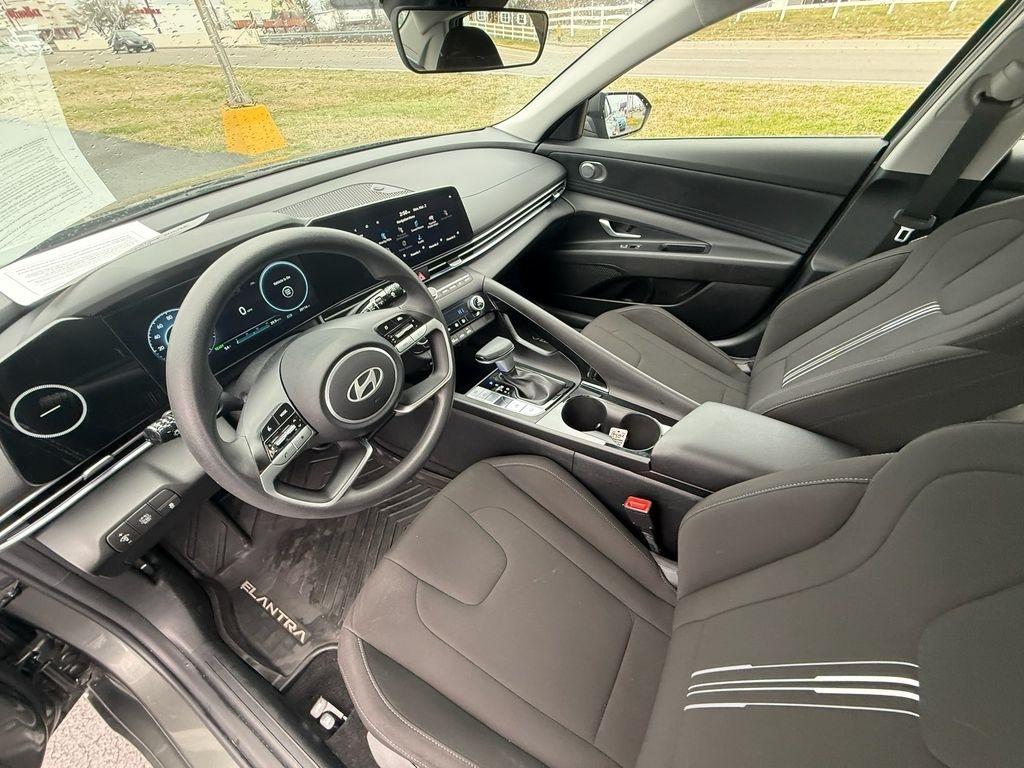 Hyundai Elantra Blue Hybrid 2024