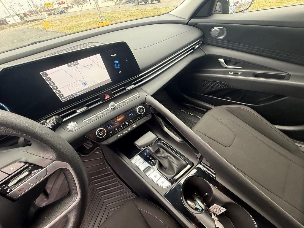 Hyundai Elantra Blue Hybrid 2024