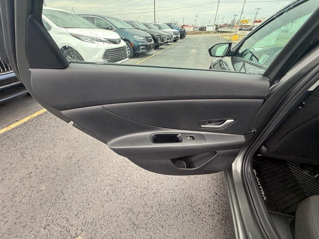 Hyundai Elantra Blue Hybrid 2024