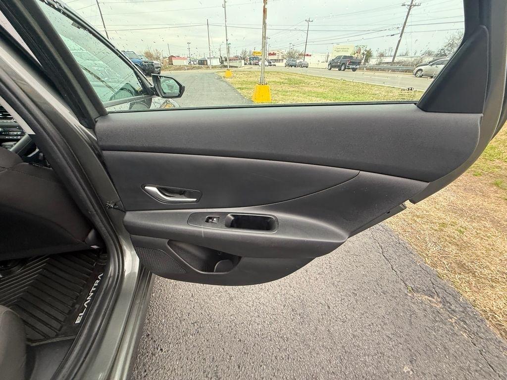 Hyundai Elantra Blue Hybrid 2024