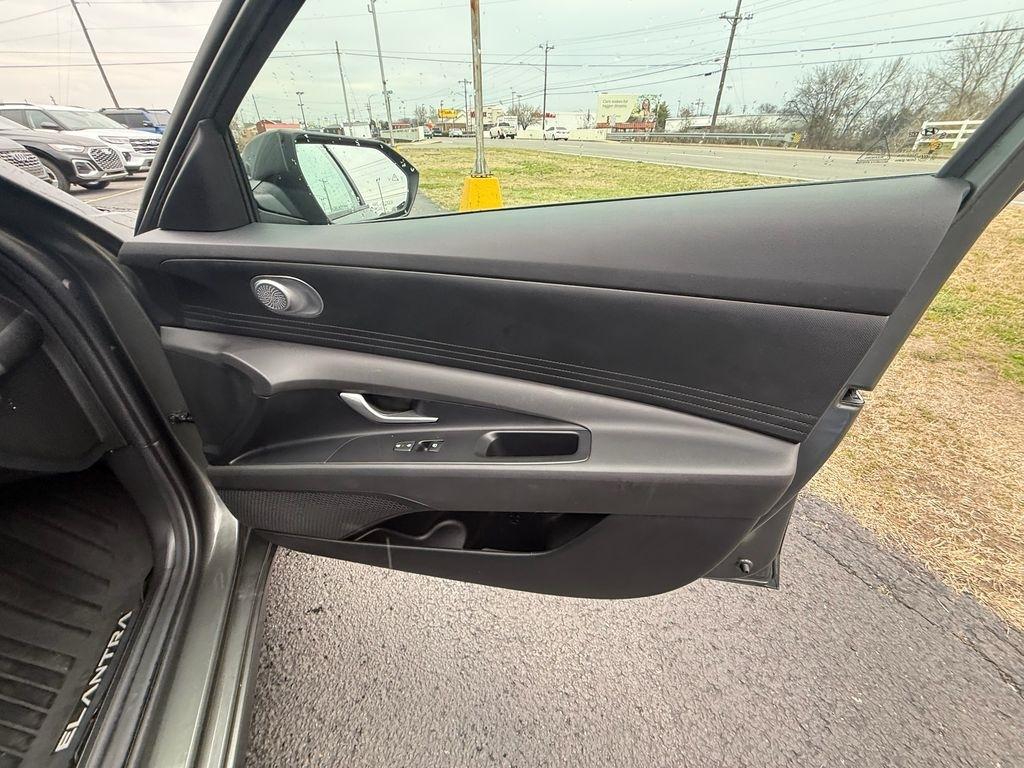 Hyundai Elantra Blue Hybrid 2024