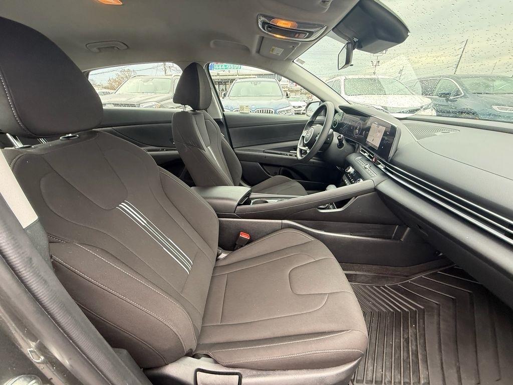 Hyundai Elantra Blue Hybrid 2024