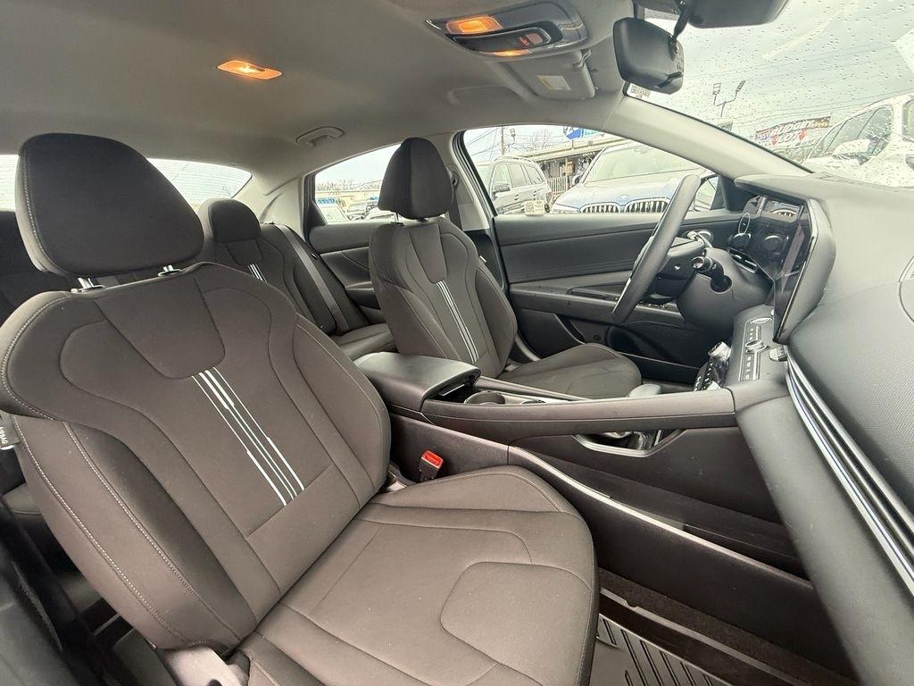 Hyundai Elantra Blue Hybrid 2024