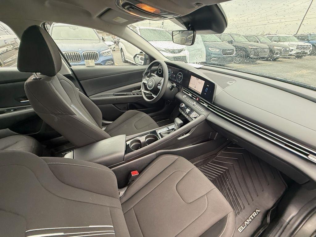 Hyundai Elantra Blue Hybrid 2024