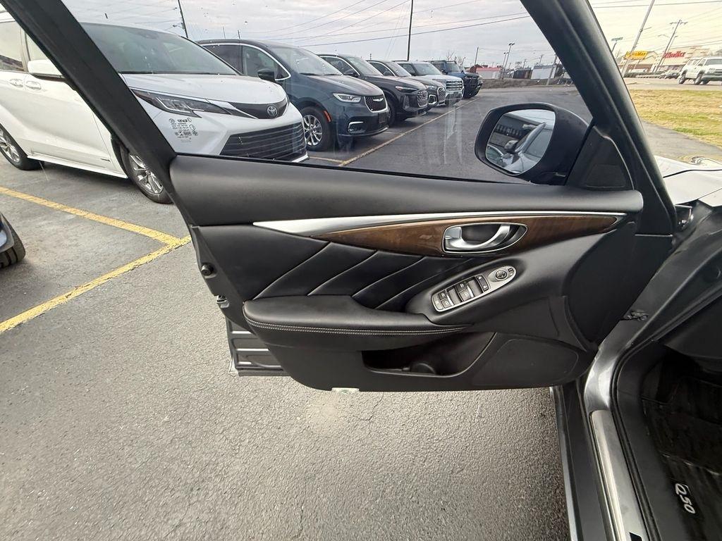 Infiniti Q50 3.0t LUXE AWD 2019