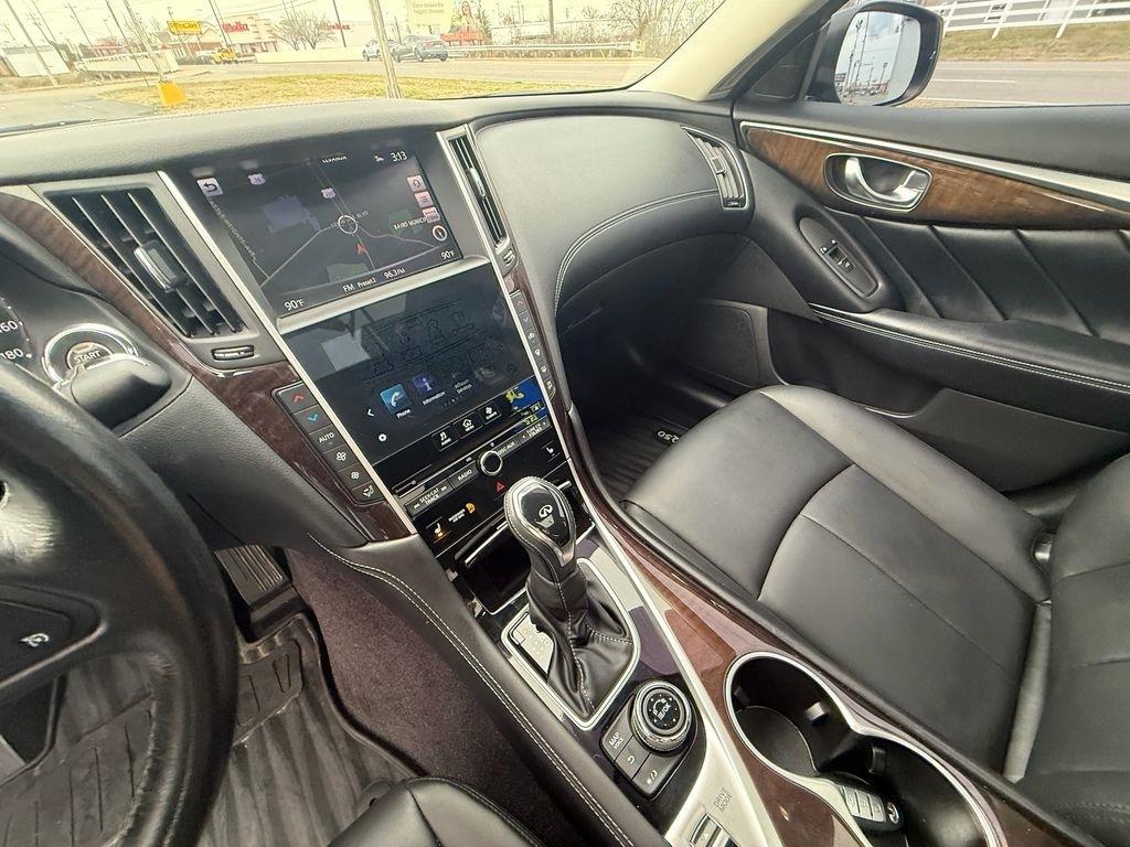 Infiniti Q50 3.0t LUXE AWD 2019