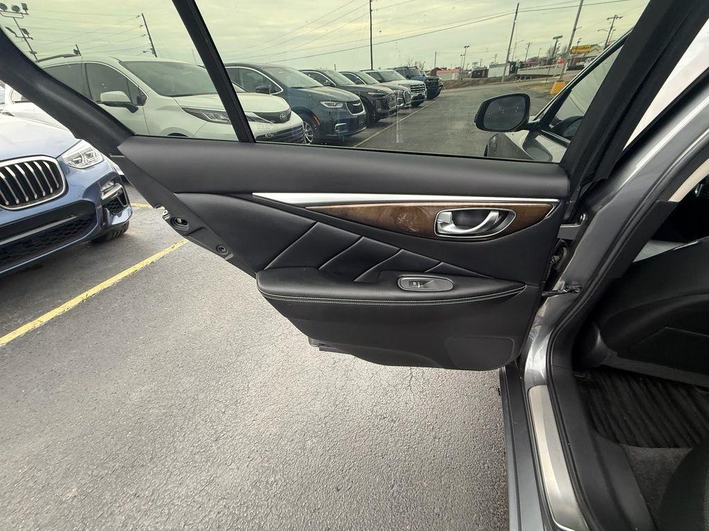 Infiniti Q50 3.0t LUXE AWD 2019