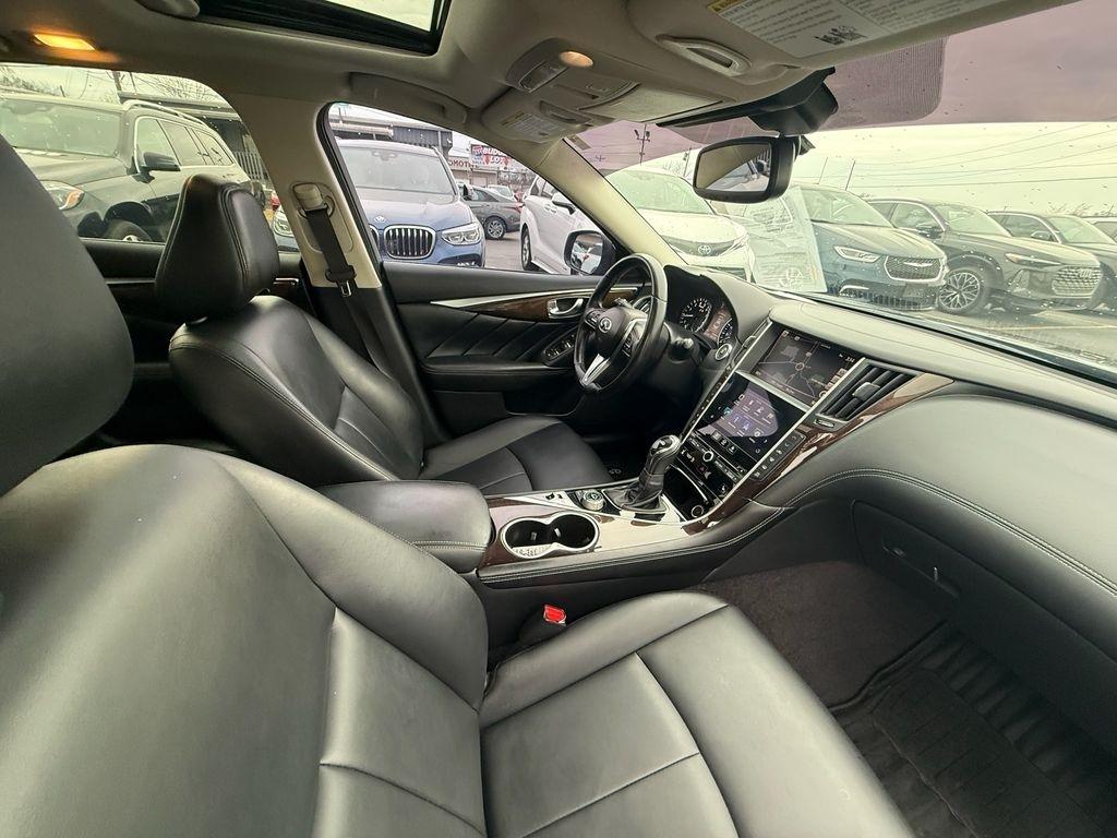 Infiniti Q50 3.0t LUXE AWD 2019