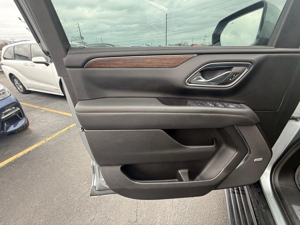 Chevrolet Suburban High Country 4WD 2024