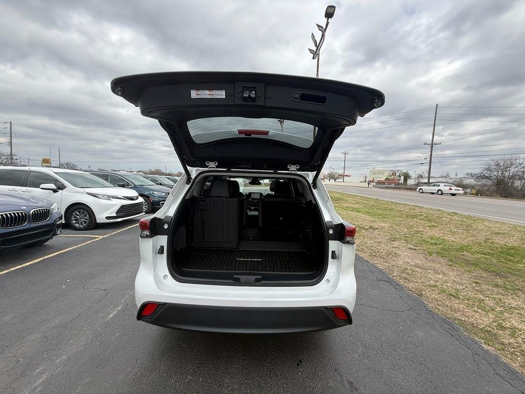 Toyota Highlander XLE 2023