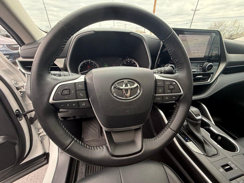 Toyota Highlander XLE 2023