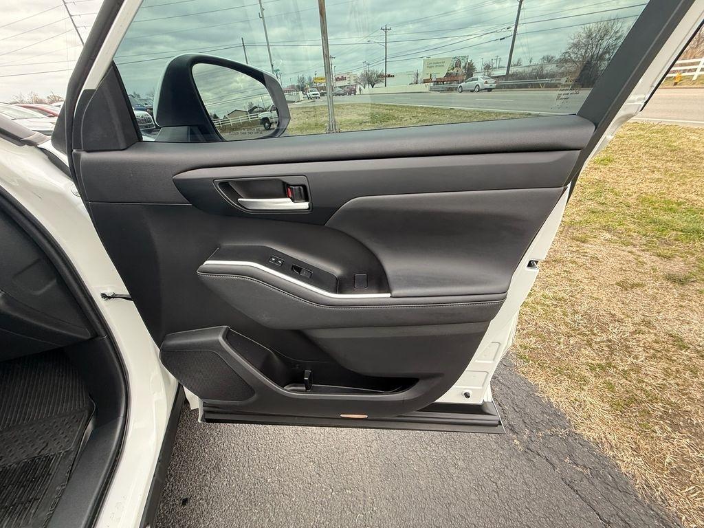 Toyota Highlander XLE 2023