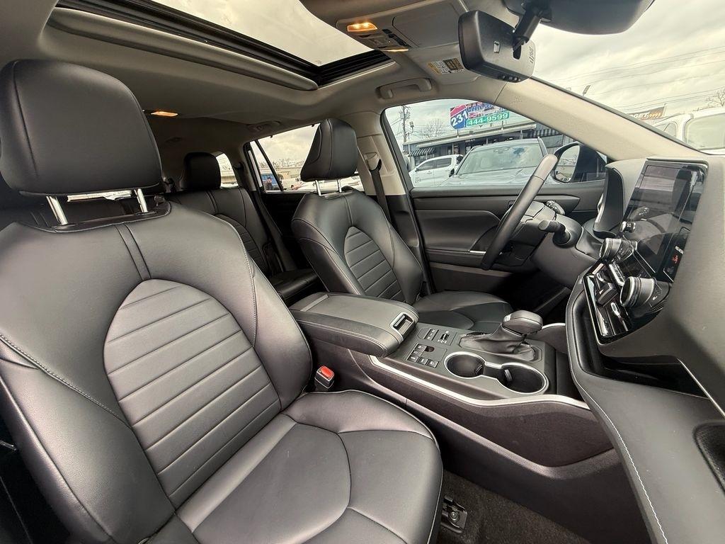 Toyota Highlander XLE 2023