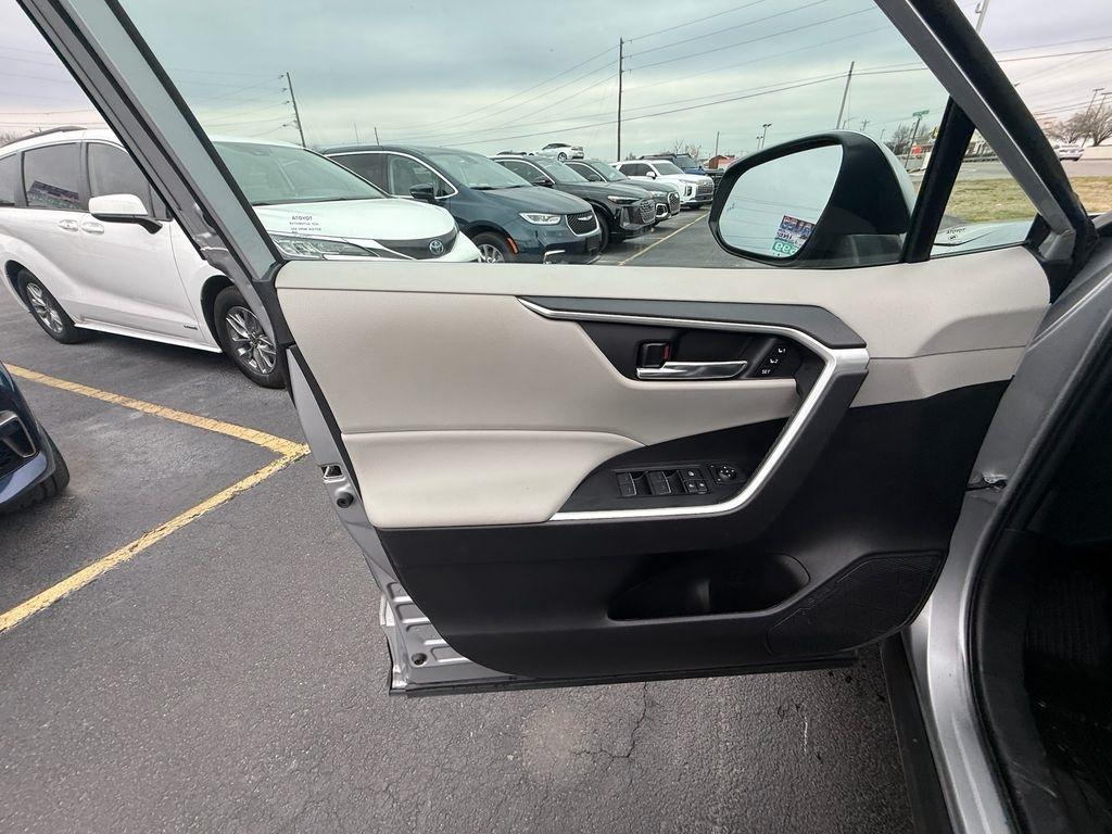 Toyota RAV4 XLE Premium AWD 2022