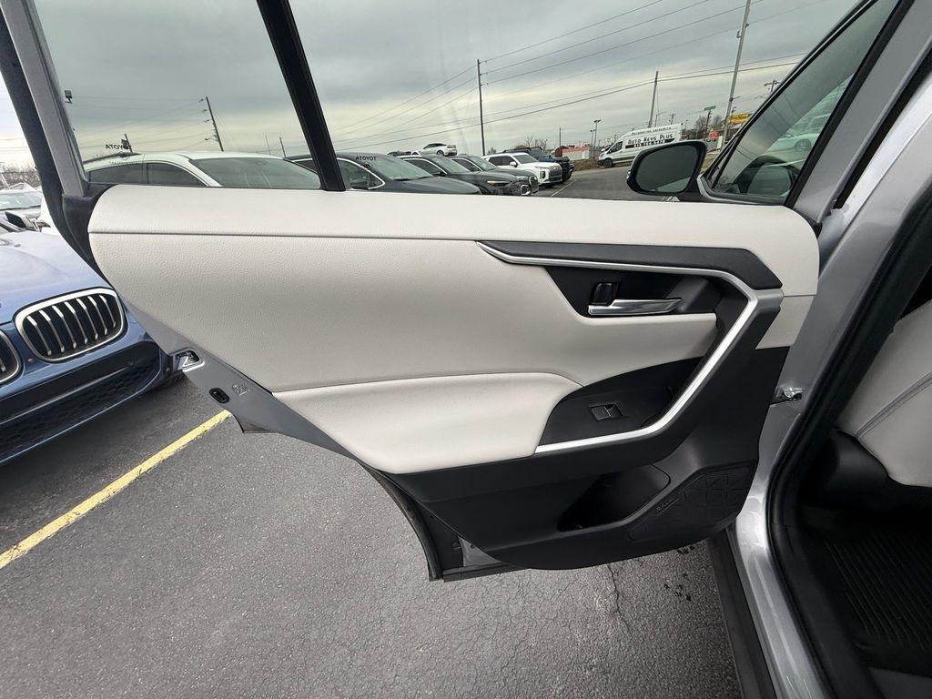 Toyota RAV4 XLE Premium AWD 2022