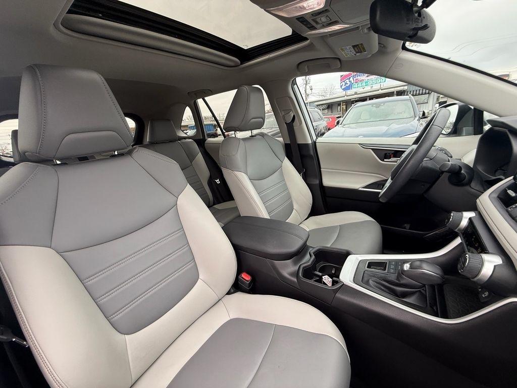 Toyota RAV4 XLE Premium AWD 2022