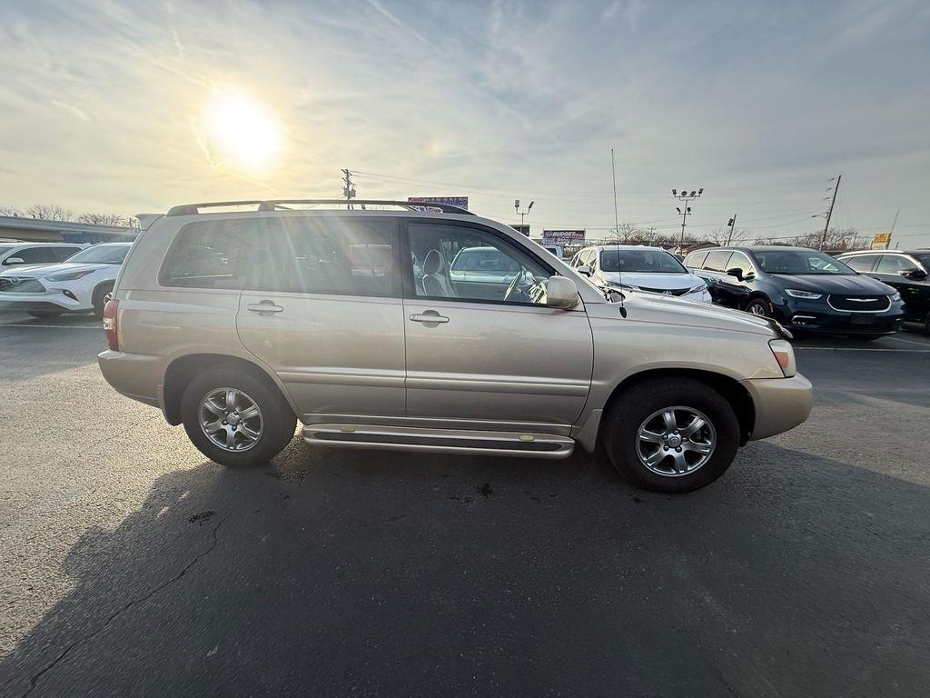 Toyota Highlander V6 2WD with 3rd-Row Seat 2004
