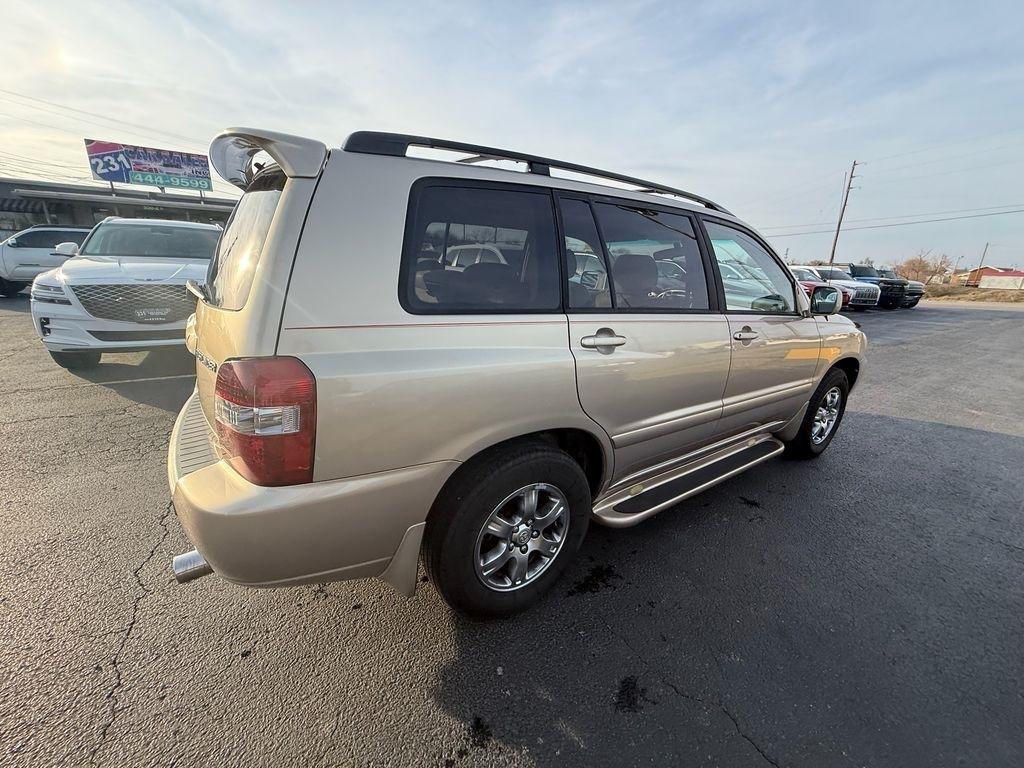 Toyota Highlander V6 2WD with 3rd-Row Seat 2004