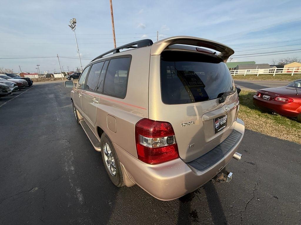 Toyota Highlander V6 2WD with 3rd-Row Seat 2004